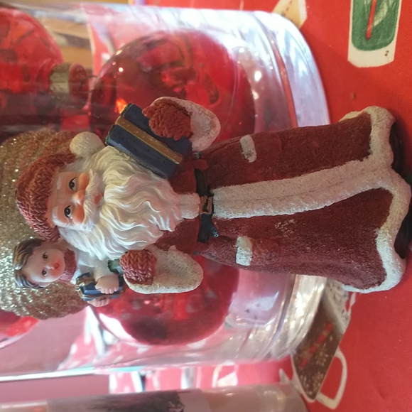 K's Collection Resin Santas - Set of 4 - Picture 7 of 13